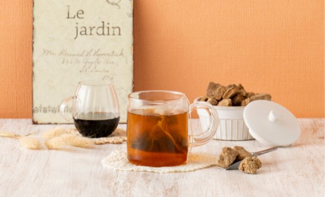 焦がし黒蜜と金の焙じ茶